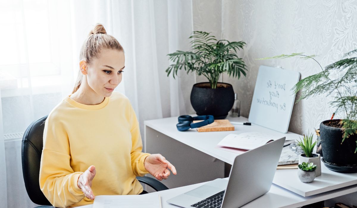 how to start a home-based business on maternity leave, side hustle that makes $1000 monthly is a sustainable side hustle. to understand how to run this side hustle successfully get in touch with carrie's courses for her ultimate 100-day side hustle program,