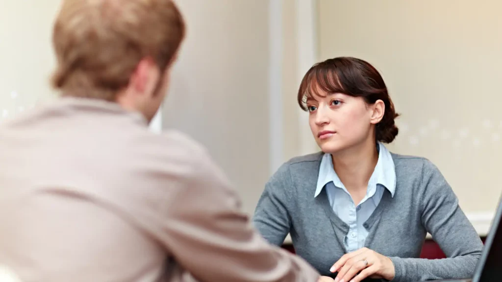 an employee is talking to her boss